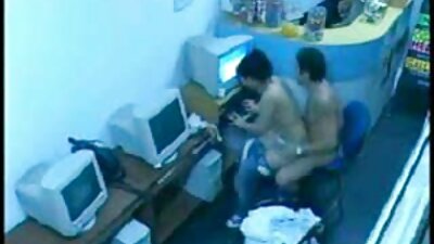 פורנו תוצרת בית: הדרכה וידאו סקס חינם בעברית של מין אנאלי מזוג רוסי.